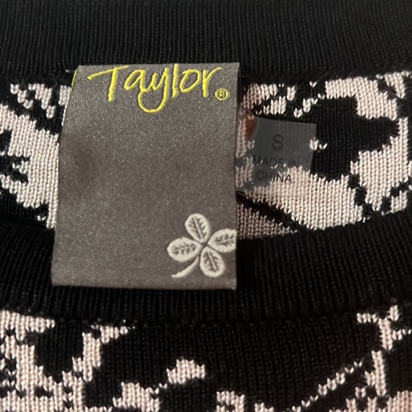 Taylor fit and flare sweater dress - Picture 3 of 4